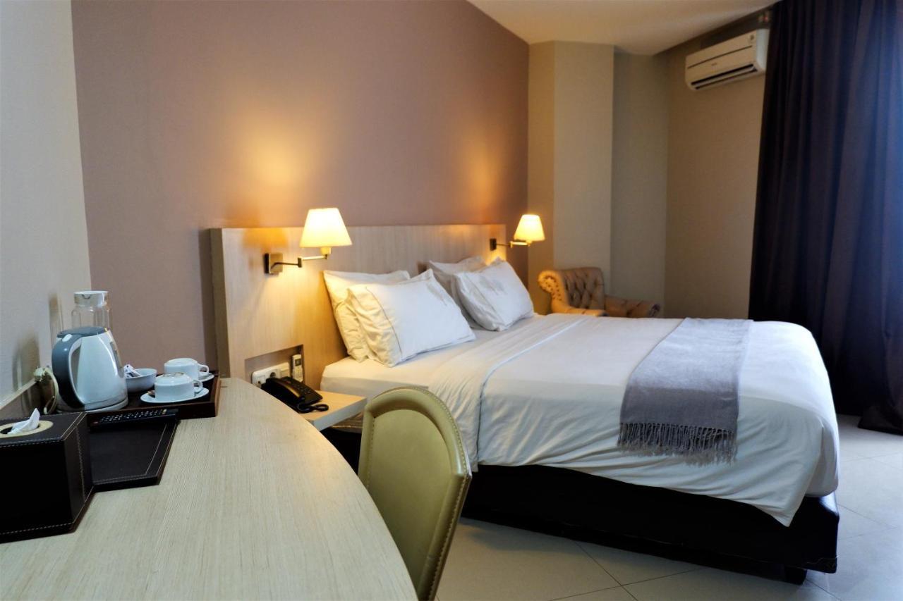 Rio City Hotel Palembang Exteriör bild